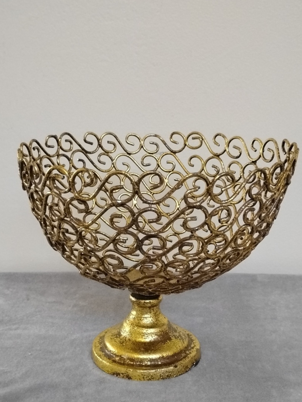 Pre-owned Gold Filigree Pedestal Bowl - Decorative Centerpiece